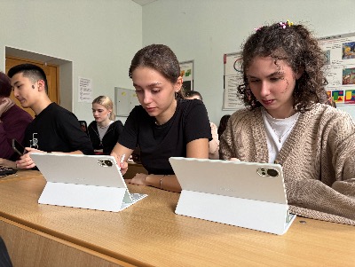 Творческий процесс в действии: как студенты ВХУТЕИН работают в лаборатории HUAWEI MatePad