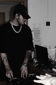 AirBrush_20241226185845.jpg