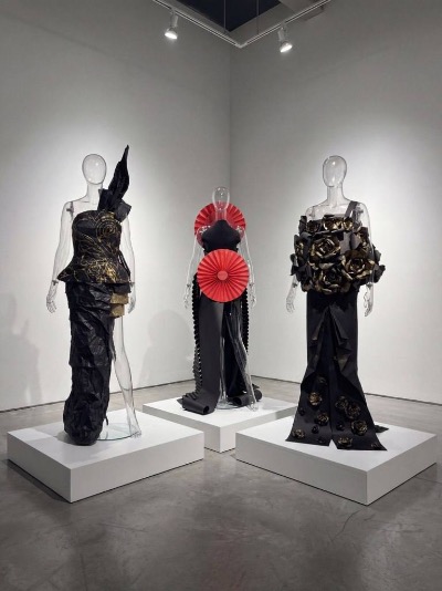 Экологическая мода: студенты ВХУТЕИН представили коллекцию костюмов из бумаги